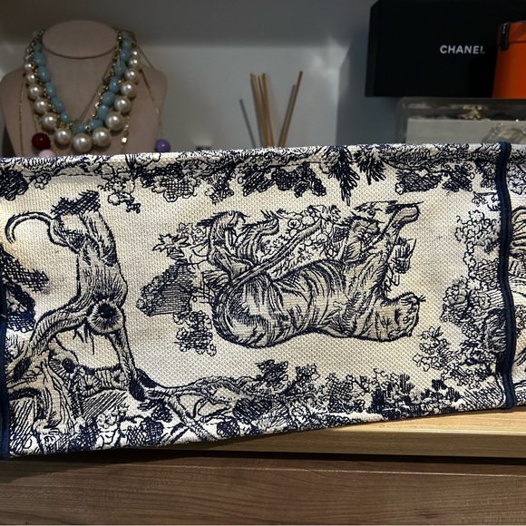 Christian Dior Medium Blue and White Toile Book Tote Bag - Picture 6 of 15